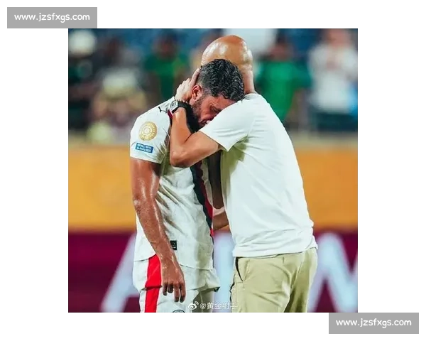 爆笑！曼城新援谢尔基献唱法语说唱，哈兰德领衔众将围观更衣室变欢乐海洋